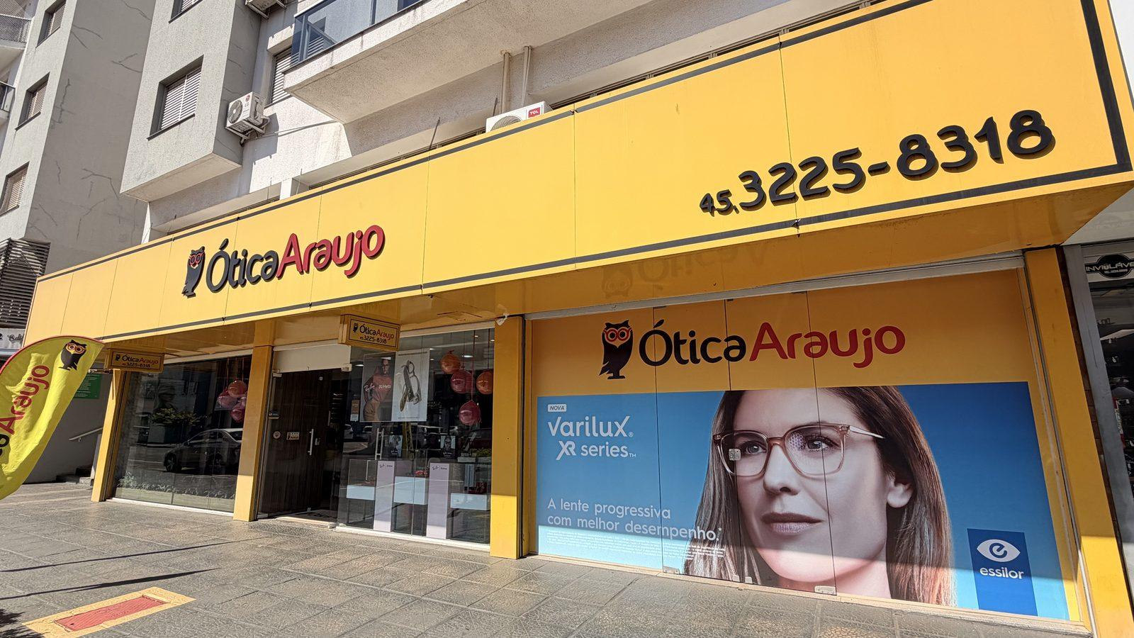 Fachada da Ótica Araujo na Rua Castro Alves, 1642, Centro de Cascavel